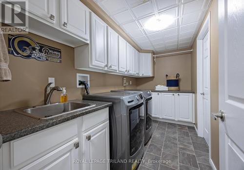 875 Fieldgate Circle, London, ON - Indoor Photo Showing Laundry Room