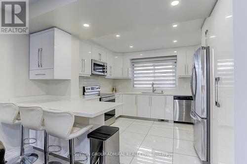 52 Chabad Gate, Vaughan, ON - Indoor Photo Showing Kitchen With Upgraded Kitchen