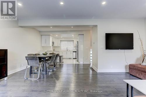 52 Chabad Gate, Vaughan, ON - Indoor Photo Showing Living Room