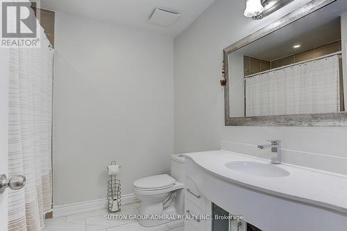 52 Chabad Gate, Vaughan, ON - Indoor Photo Showing Bathroom