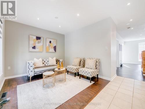 744 Irving Terrace, Milton, ON - Indoor Photo Showing Living Room