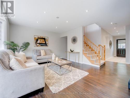 744 Irving Terrace, Milton, ON - Indoor Photo Showing Living Room