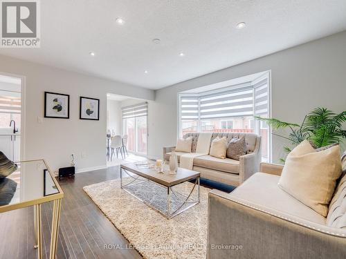 744 Irving Terrace, Milton, ON - Indoor Photo Showing Living Room