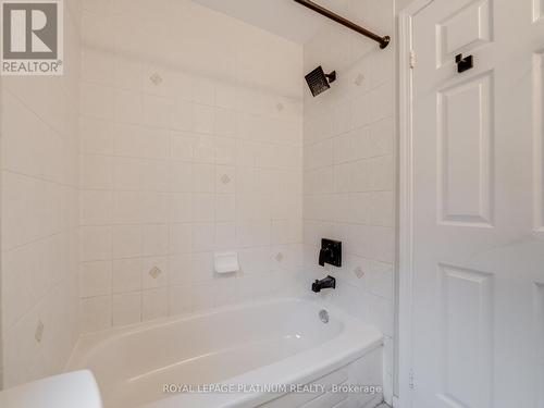 744 Irving Terrace, Milton, ON - Indoor Photo Showing Bathroom