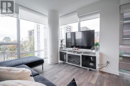 309 - 28 Ann Street, Mississauga, ON - Indoor Photo Showing Living Room