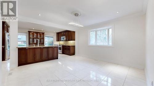 1372 Gatehouse Drive, Mississauga, ON - Indoor Photo Showing Kitchen