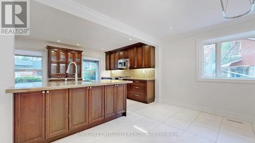 1372 Gatehouse Drive, Mississauga, ON - Indoor Photo Showing Kitchen