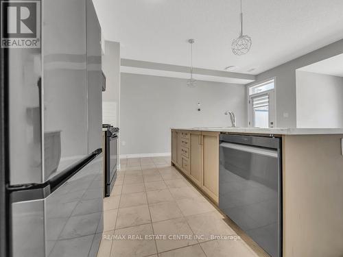 89 - 445 Ontario Street S, Milton, ON - Indoor Photo Showing Kitchen