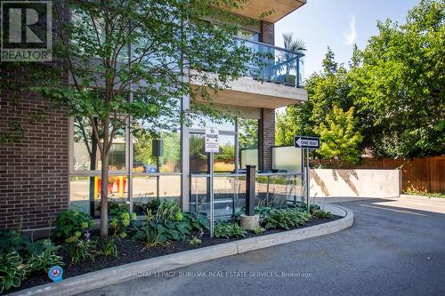 113 - 1284 Guelph Line, Burlington, ON - Outdoor