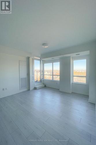 407 - 395 Dundas Street W, Oakville, ON - Indoor