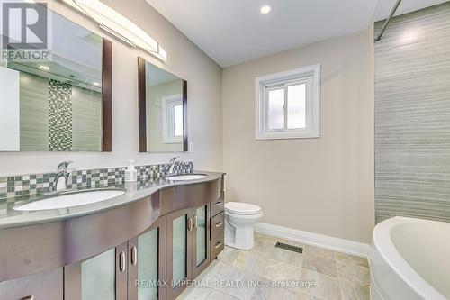 2920 Gulfstream Way, Mississauga, ON - Indoor Photo Showing Bathroom