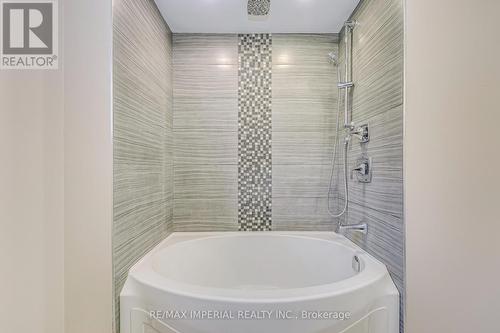 2920 Gulfstream Way, Mississauga, ON - Indoor Photo Showing Bathroom