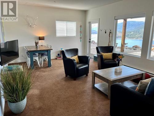 218 Sunset Drive, Sicamous, BC - Indoor Photo Showing Living Room