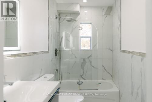 673 Knox Avenue, Hamilton, ON - Indoor Photo Showing Bathroom