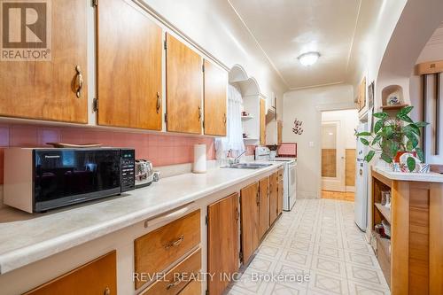 19 Pottruff Road S, Hamilton, ON - Indoor Photo Showing Kitchen