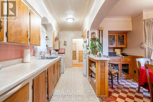 19 Pottruff Road S, Hamilton, ON - Indoor Photo Showing Kitchen With Double Sink