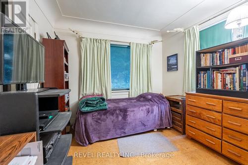 19 Pottruff Road S, Hamilton, ON - Indoor Photo Showing Bedroom