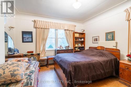 19 Pottruff Road S, Hamilton, ON - Indoor Photo Showing Bedroom