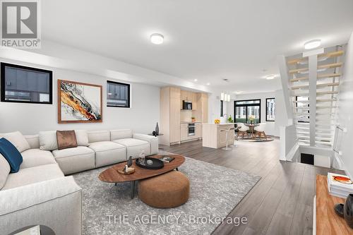 6 Rainwater Lane, Barrie, ON - Indoor Photo Showing Living Room