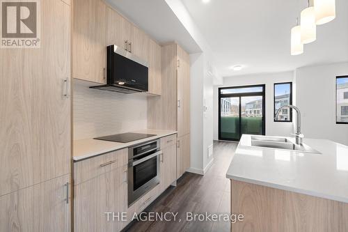 6 Rainwater Lane, Barrie, ON - Indoor Photo Showing Kitchen