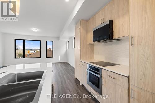 6 Rainwater Lane, Barrie, ON - Indoor Photo Showing Kitchen