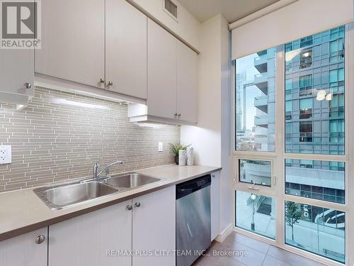 318 - 25 Lower Simcoe Street, Toronto, ON - Indoor Photo Showing Kitchen With Double Sink