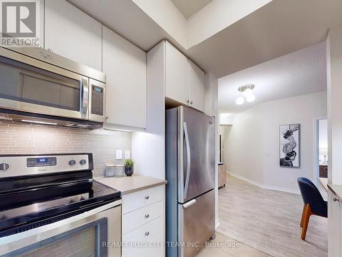 318 - 25 Lower Simcoe Street, Toronto, ON - Indoor Photo Showing Kitchen With Stainless Steel Kitchen