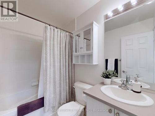 318 - 25 Lower Simcoe Street, Toronto, ON - Indoor Photo Showing Bathroom