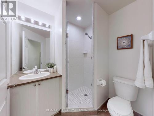 318 - 25 Lower Simcoe Street, Toronto, ON - Indoor Photo Showing Bathroom