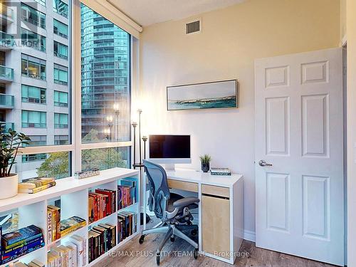 318 - 25 Lower Simcoe Street, Toronto, ON - Indoor Photo Showing Office