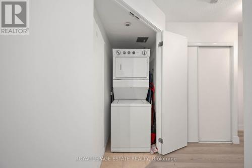 601 - 76 Shuter Street, Toronto, ON - Indoor Photo Showing Laundry Room