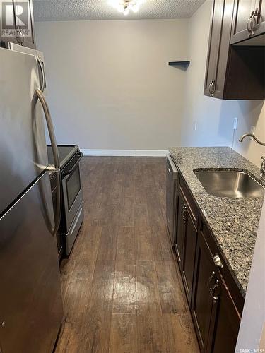 304 929 Northumberland Avenue, Saskatoon, SK - Indoor Photo Showing Kitchen