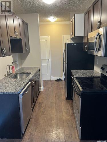 304 929 Northumberland Avenue, Saskatoon, SK - Indoor Photo Showing Kitchen With Stainless Steel Kitchen