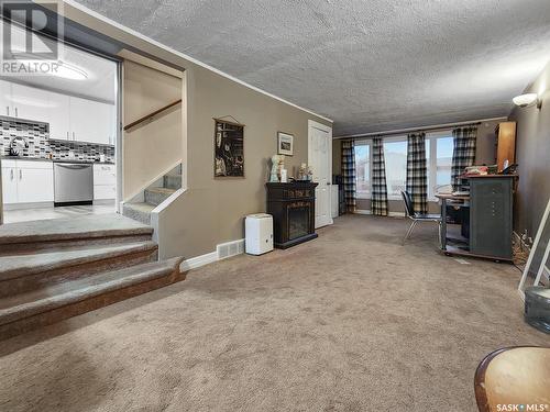 102 7Th Avenue W, Central Butte, SK - Indoor