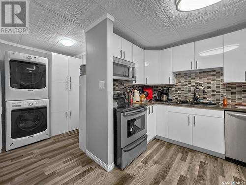 102 7Th Avenue W, Central Butte, SK - Indoor Photo Showing Kitchen