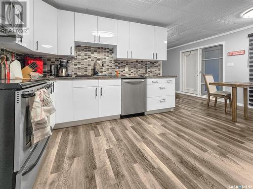 102 7Th Avenue W, Central Butte, SK - Indoor Photo Showing Kitchen