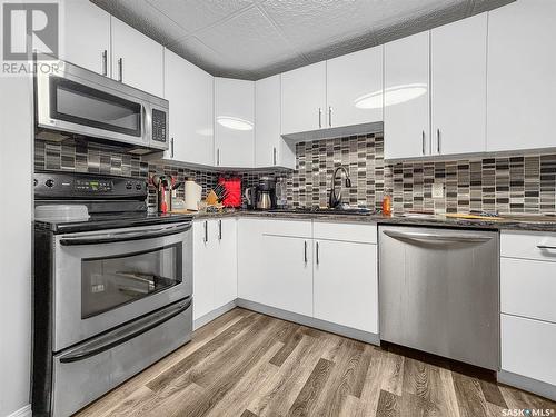 102 7Th Avenue W, Central Butte, SK - Indoor Photo Showing Kitchen