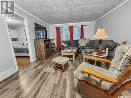 102 7Th Avenue W, Central Butte, SK - Indoor Photo Showing Living Room