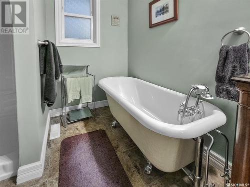 102 7Th Avenue W, Central Butte, SK - Indoor Photo Showing Bathroom