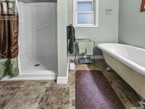 102 7Th Avenue W, Central Butte, SK - Indoor Photo Showing Bathroom