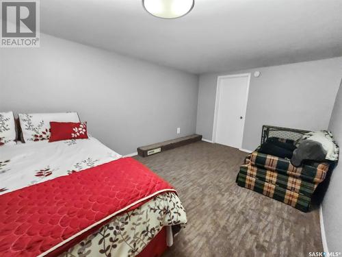 102 7Th Avenue W, Central Butte, SK - Indoor Photo Showing Bedroom