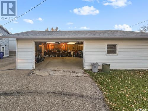 102 7Th Avenue W, Central Butte, SK - Outdoor With Exterior