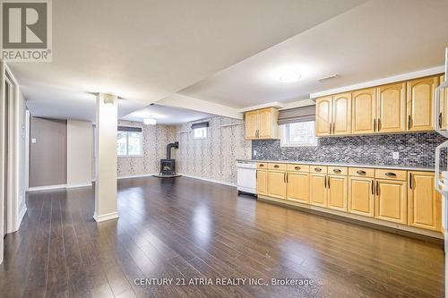 258 Stone Road, Aurora, ON - Indoor Photo Showing Kitchen