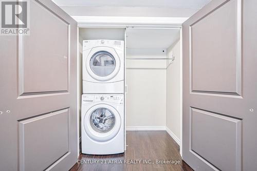 258 Stone Road, Aurora, ON - Indoor Photo Showing Laundry Room