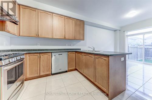 90 Christian Ritter Drive, Markham, ON - Indoor Photo Showing Kitchen With Double Sink