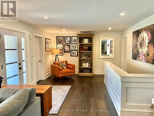 7590 8Th Line, Essa, ON - Indoor Photo Showing Living Room