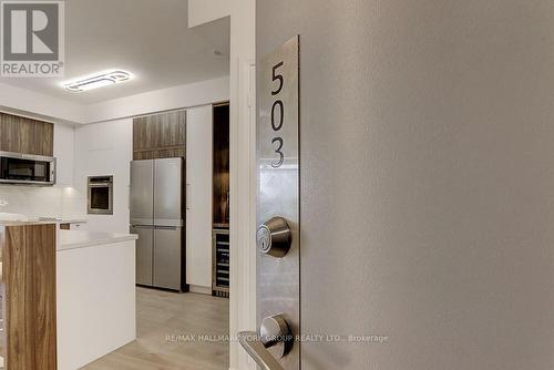 503 - 55 Oneida Crescent, Richmond Hill, ON - Indoor Photo Showing Kitchen