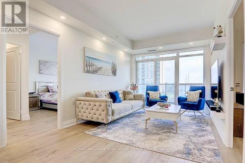 503 - 55 Oneida Crescent, Richmond Hill, ON - Indoor Photo Showing Living Room