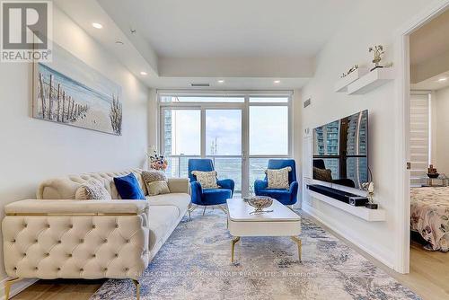 503 - 55 Oneida Crescent, Richmond Hill, ON - Indoor Photo Showing Living Room