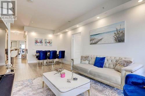 503 - 55 Oneida Crescent, Richmond Hill, ON - Indoor Photo Showing Living Room